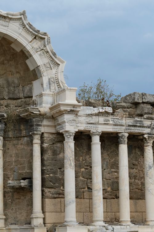 Free Majestic columns and arch of ancient Roman ruins in Aspendos, Antalya, Turkey. Stock Photo