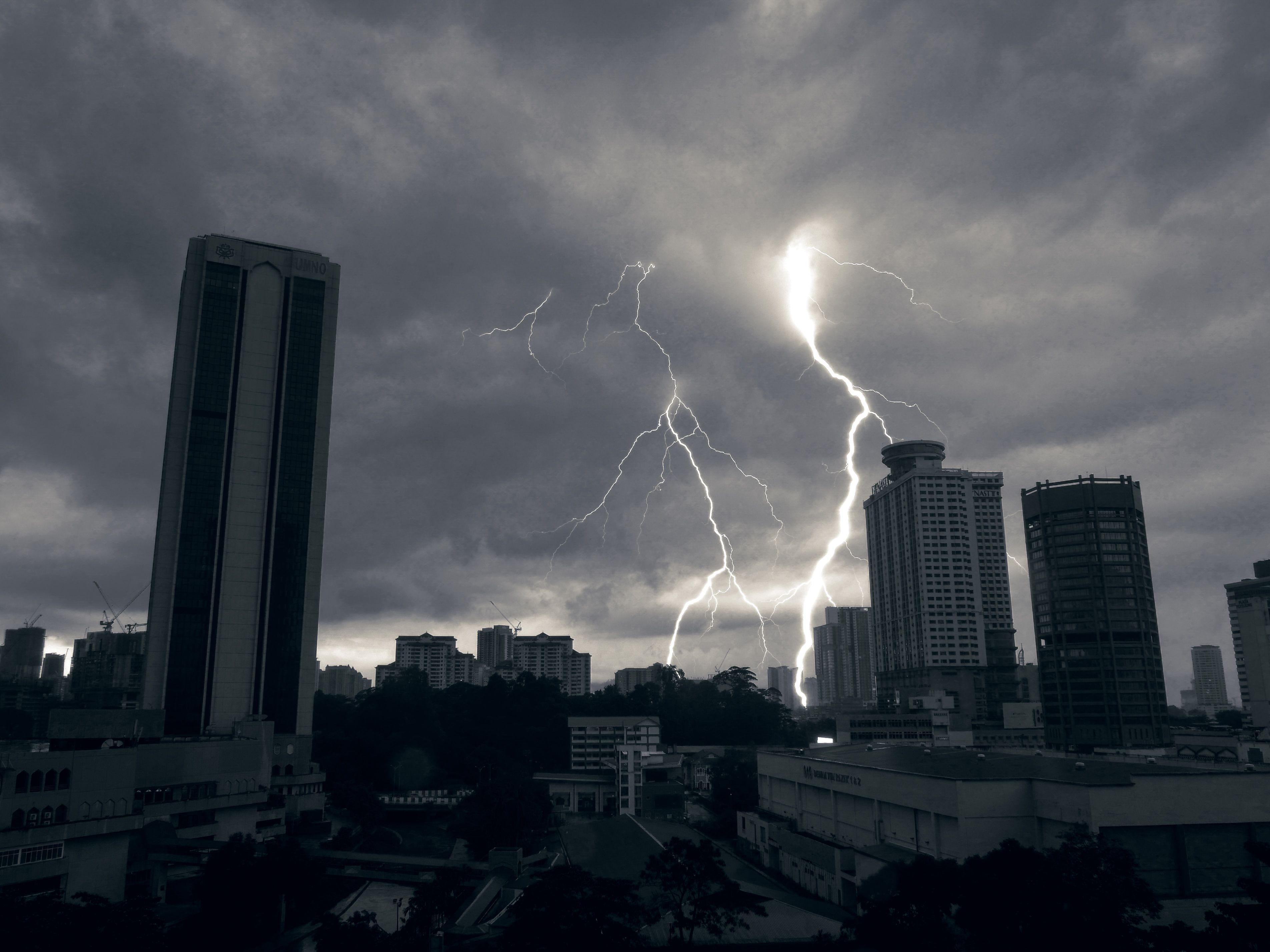 Dramatic Urban Lightning Storm Over Cityscape · Free Stock Photo