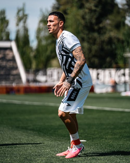 Free Young male athlete in athletic gear practicing on a sunny day outdoors. Stock Photo