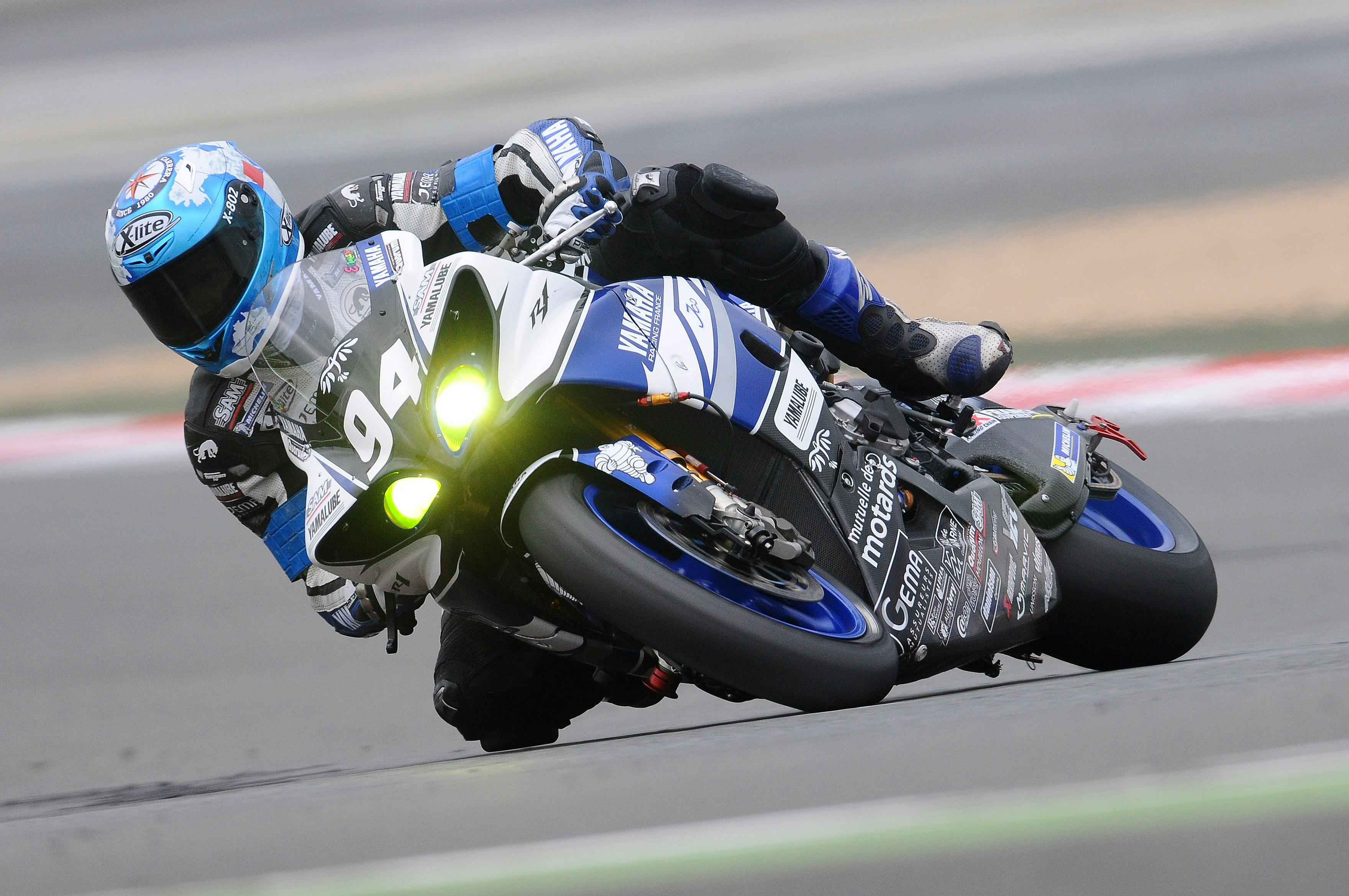 [Bild: motorcycle-racer-racing-race-speed-39693...jpg&fm=jpg]