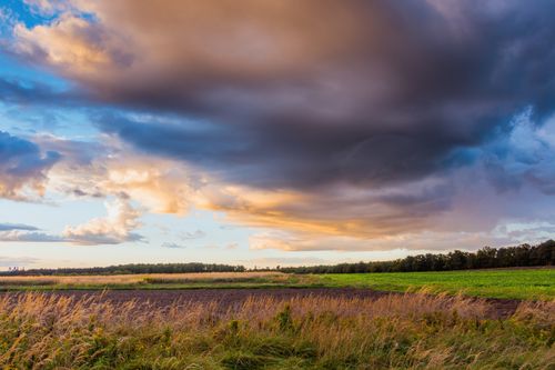 Free Captivating view of a dramatic evening sky over a rural field in Rudzica, Poland. Stock Photo