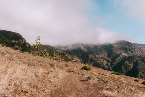 Free Explore the serene mountain landscape of Epína, Canarias with misty clouds and rugged trails. Stock Photo