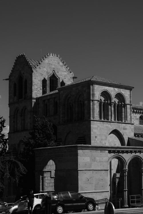 Free Dramatic black and white photo of Ávila's ancient stone building. Stock Photo