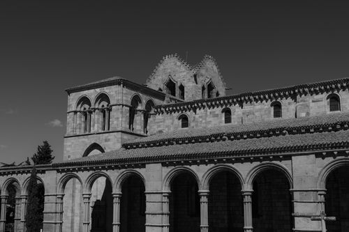 Free Black and white photo of San Vicente Basilica's Gothic architecture in Ávila, Spain. Stock Photo