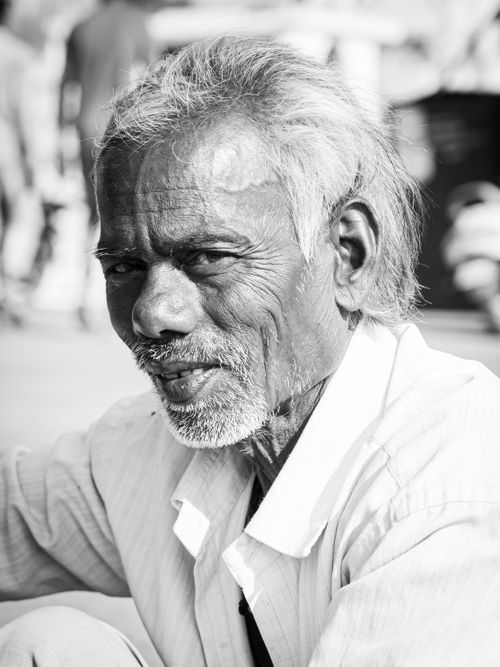 Free Close-up black and white portrait of an elderly man with a thoughtful expression. Stock Photo