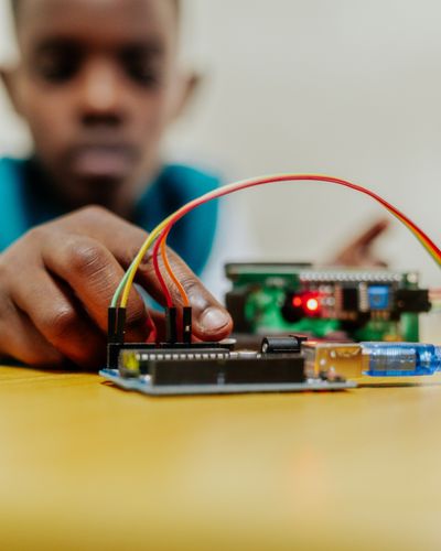 A student wiring an electronic circuit