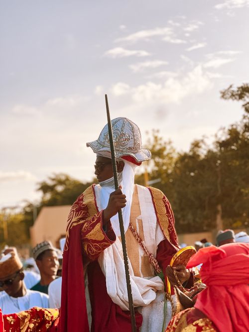Free A vivid capture of a cultural ceremony featuring traditional attire and vibrant colors. Stock Photo