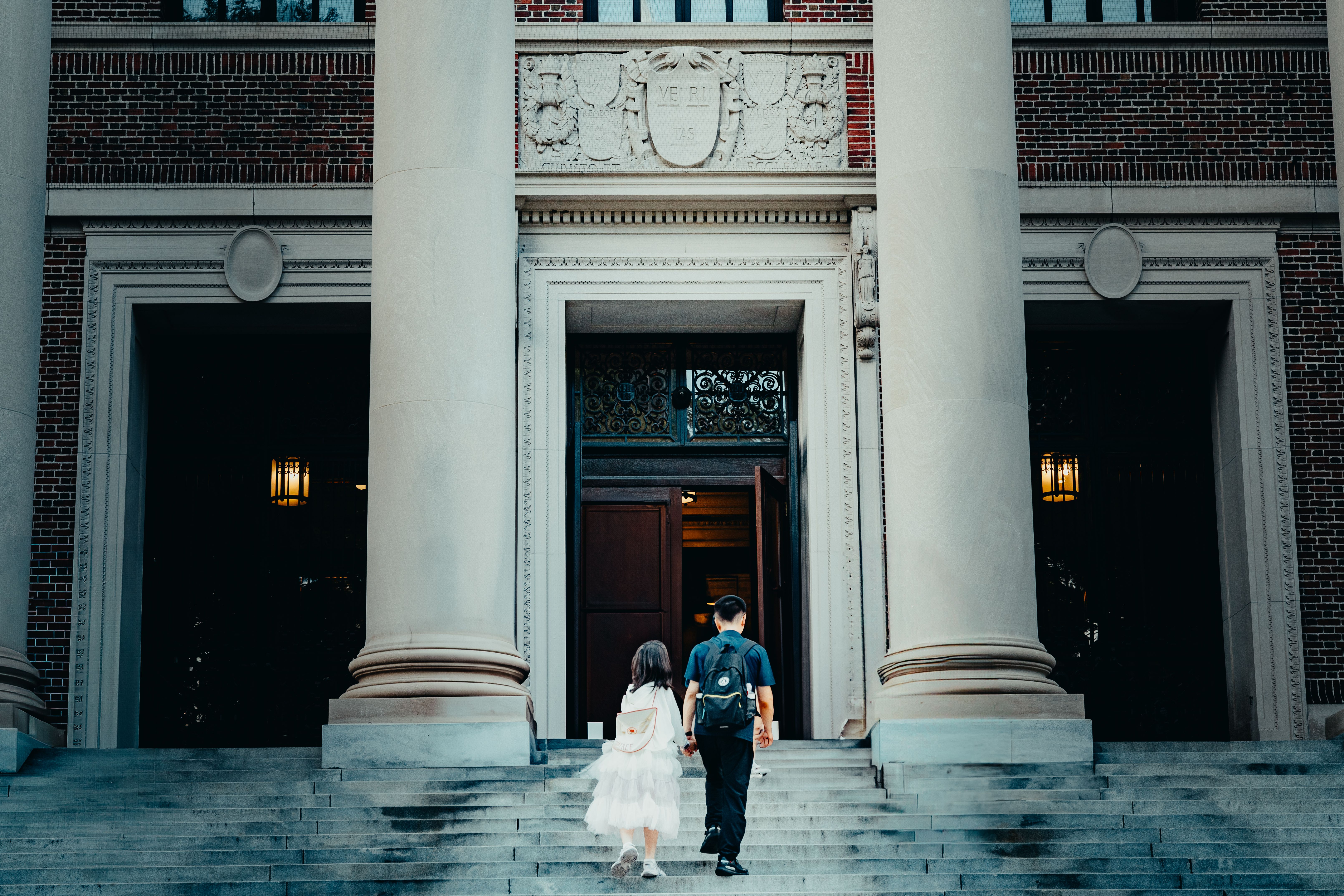 Kim installed as USC president, announces general education overhaul — Photo by Trần Phan Phạm Lê on Pexels