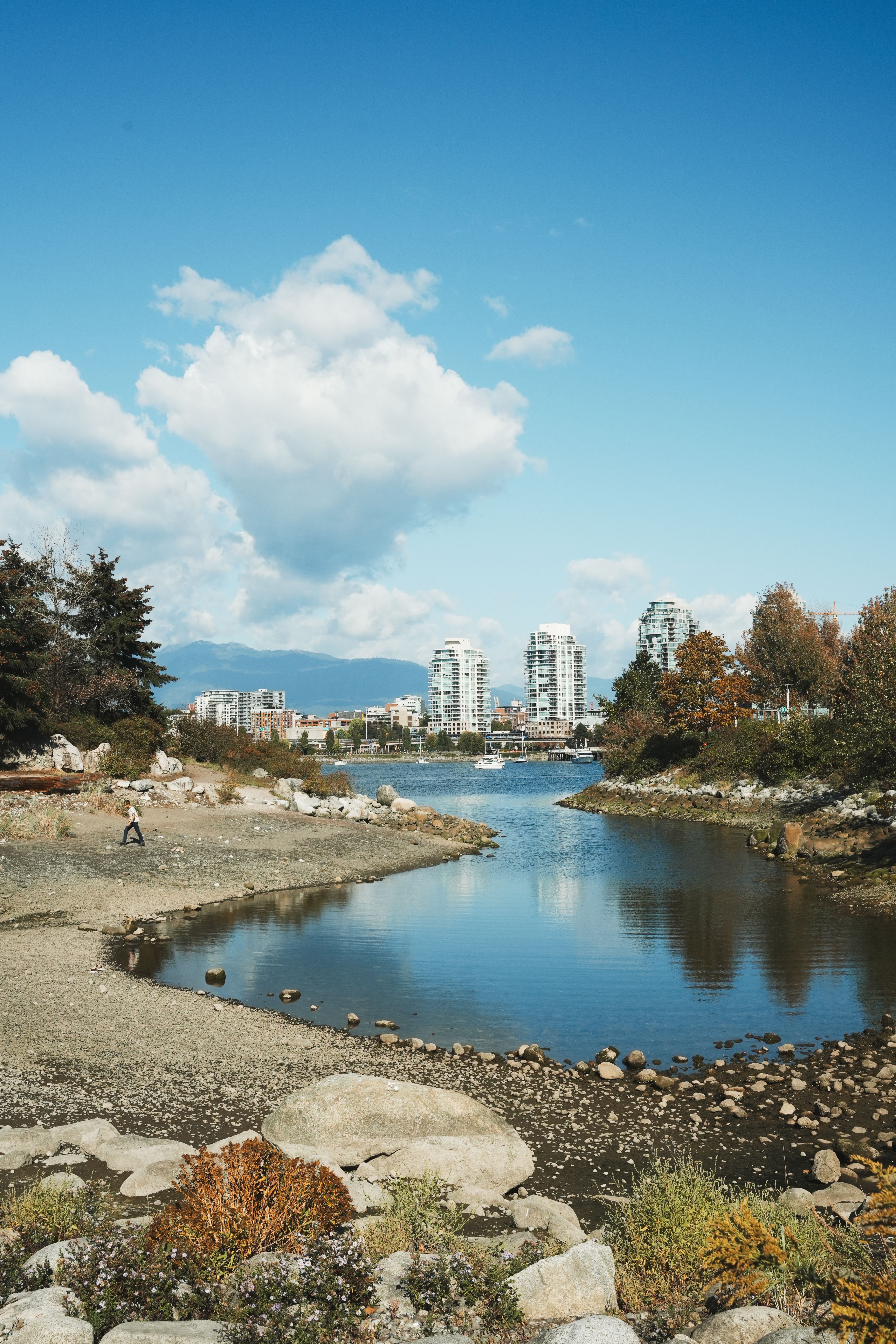 Fotomural Magníficas vistas del horizonte de la ciudad de Vancouver desde una tranquila ubicación frente al mar.