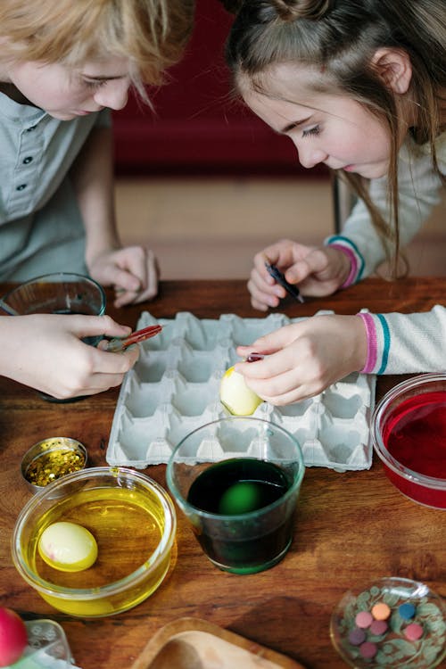 Kids Making DIY Easter Eggs