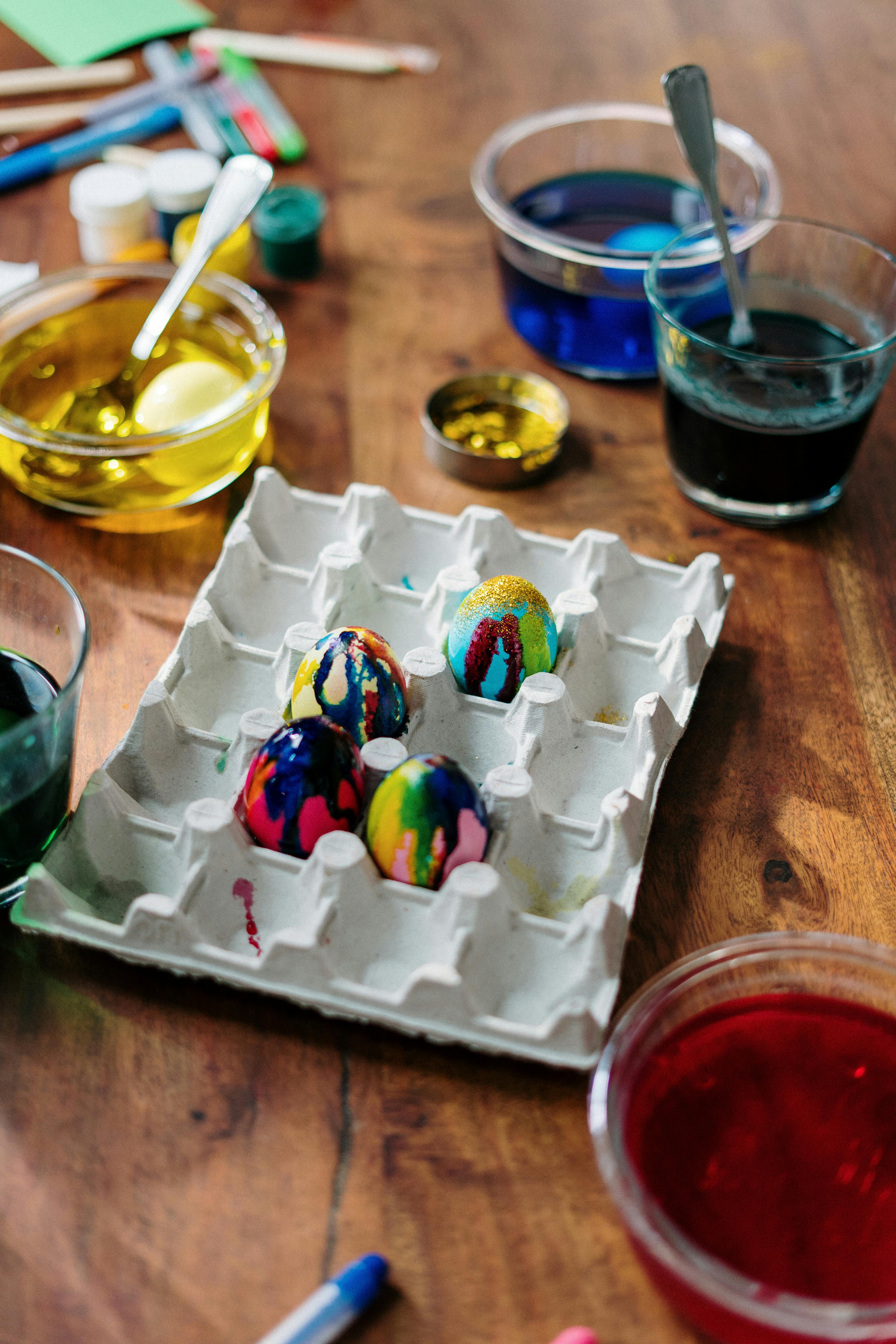 Easter Eggs on Palette Tray · Free Stock Photo