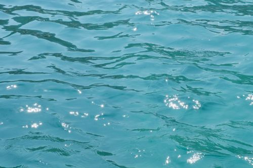 Free Sunlit ocean waves with sparkling reflections creating a tranquil and scenic view of nature's beauty. Stock Photo