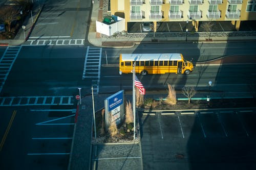 Fotos de stock gratuitas de autobús, autobús escolar, calle