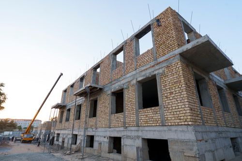 Free Brick construction of residential buildings in Samarkand, Uzbekistan, highlighting urban development and architecture. Stock Photo