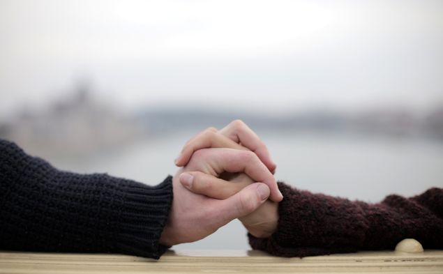 Online dating: starting a conversation on a niche platform