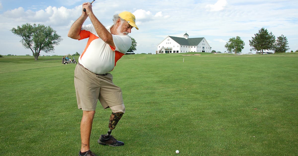 How to swing a golf club correctly for beginners