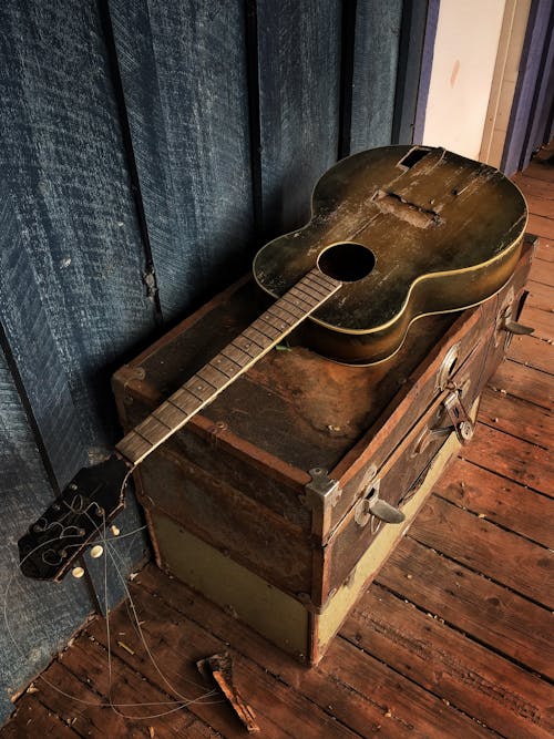 Darmowe zdjęcie z galerii z drewno, duch, gitara
