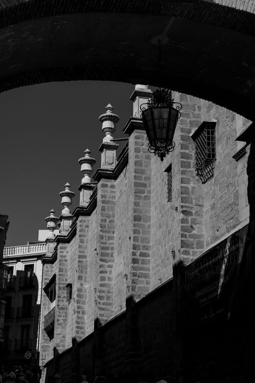 Free Black and white photo capturing historic architecture under an arch in Toledo, Spain. Stock Photo