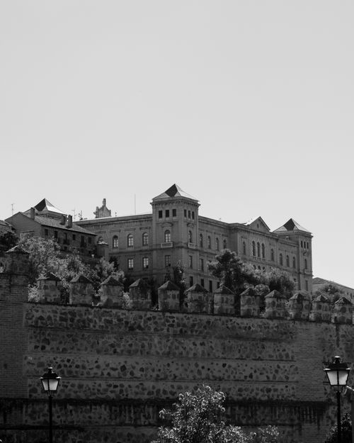 Free Black and white photo of historical building in Toledo, Spain featuring classic stone architecture. Stock Photo