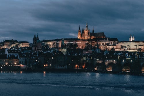 Gratis Castillo De Praga En La Noche Foto de stock