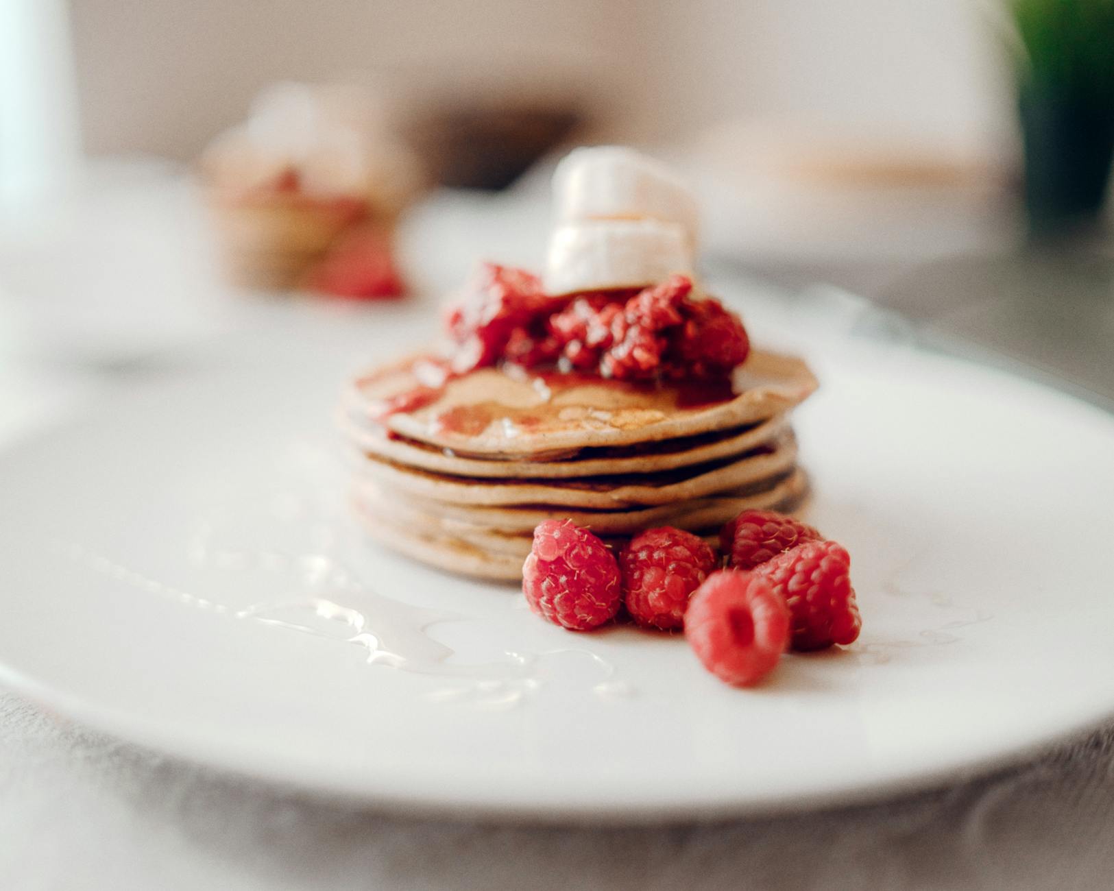 https://www.pexels.com/photo/pancakes-with-berries-3977340/