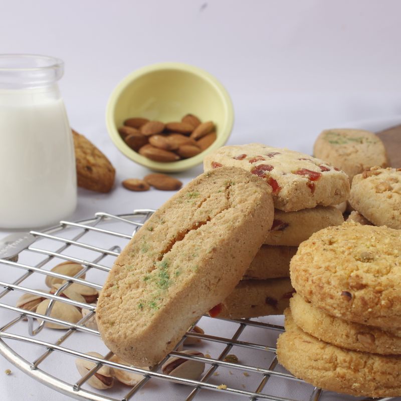 Simple Semolina Almond Cookies