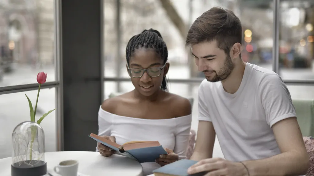 Book Mentions on Dating Profiles Are Up 29%. Hinge Has the Data.