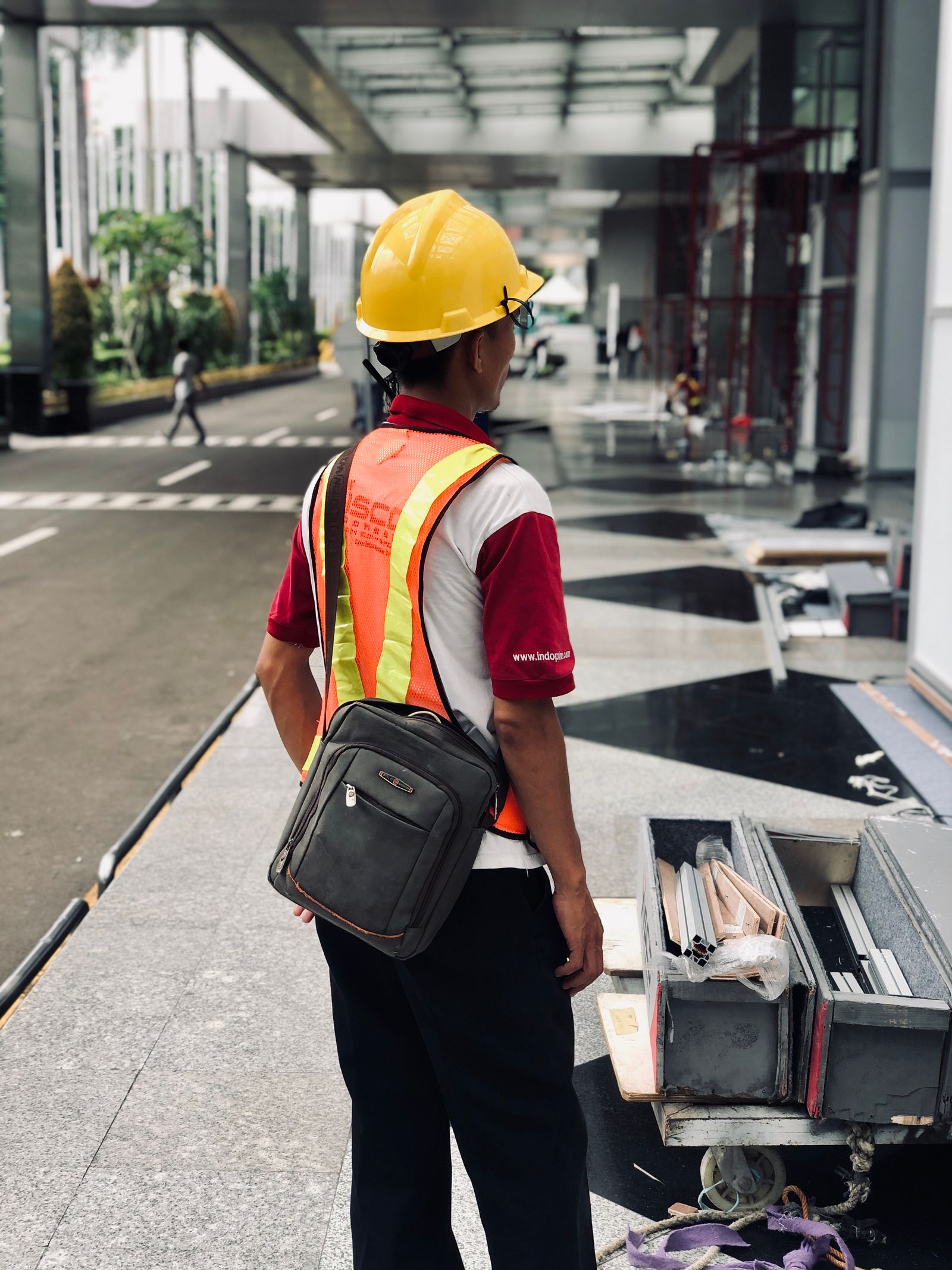 Contractor safety compliance confirmed through an unannounced weekly site spot observation