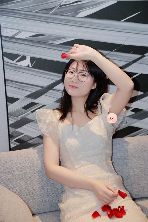 Free Young woman posing indoors with rose petals, showcasing modern style and elegance. Stock Photo