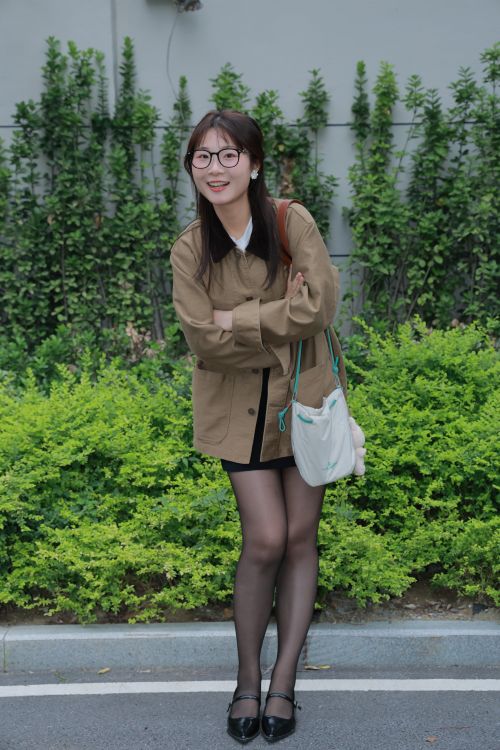 Free Stylish young woman in Hefei, China posing in front of greenery outdoors. Stock Photo