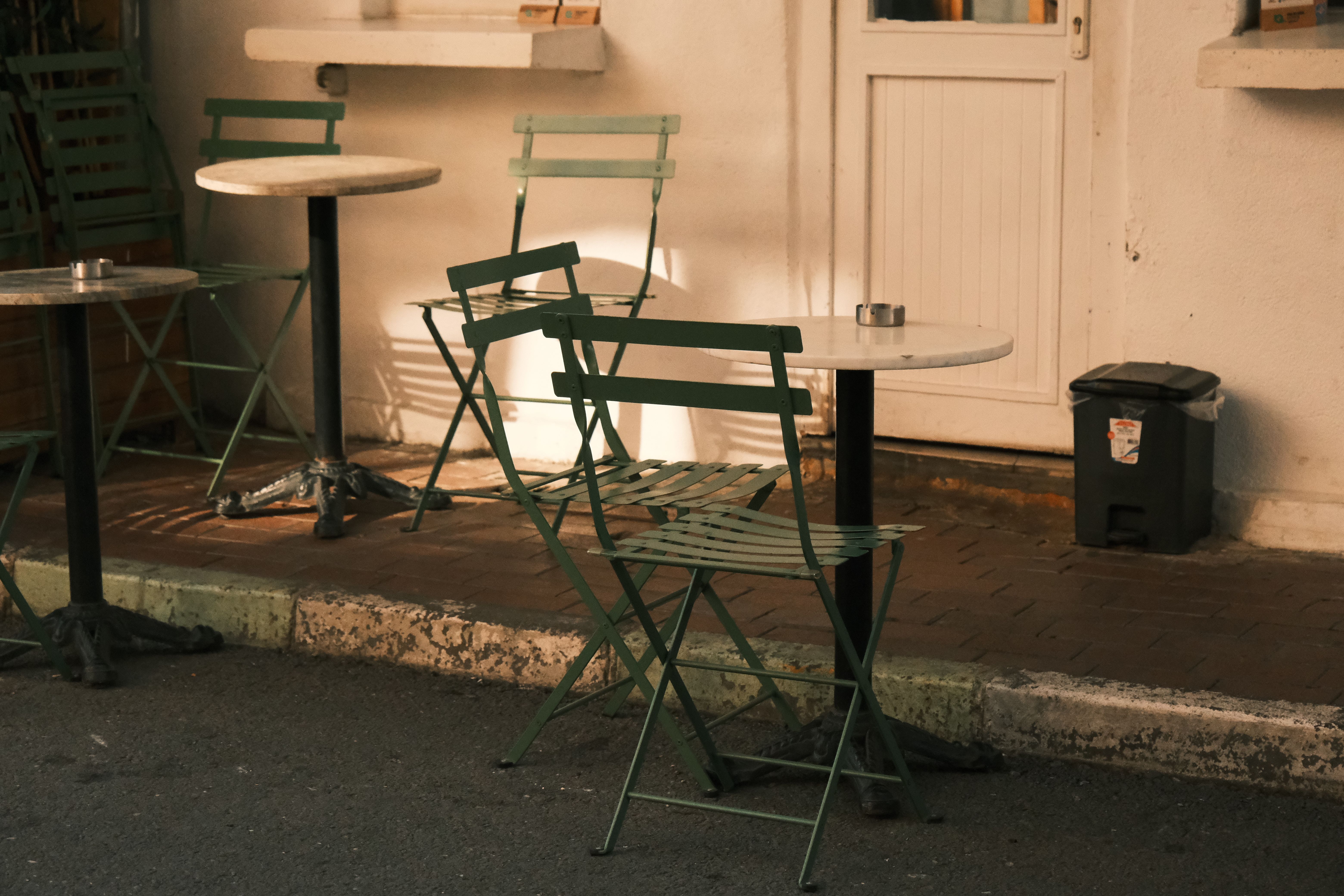 Comment faire entrer le vert dans la déco du salon ?