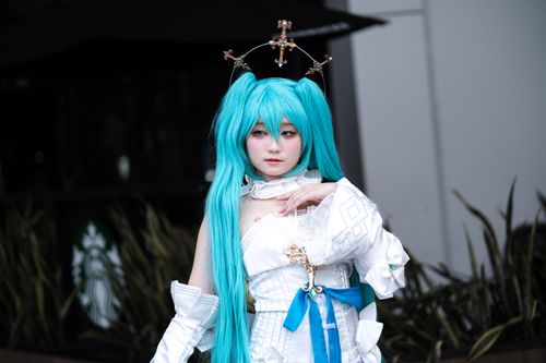 Free A person in a colorful anime cosplay costume with bright blue hair posing outdoors, capturing the art of cosplay. Stock Photo