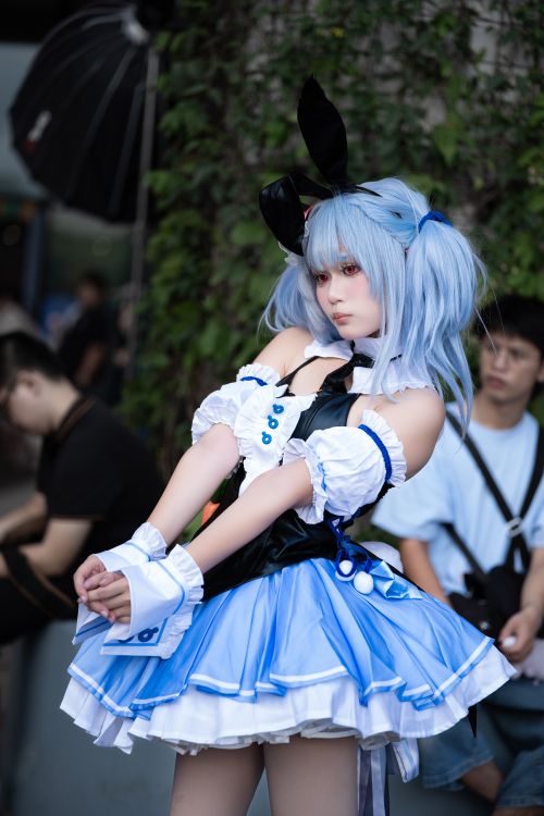 Free Young woman in blue anime-inspired cosplay costume at a convention. Stock Photo