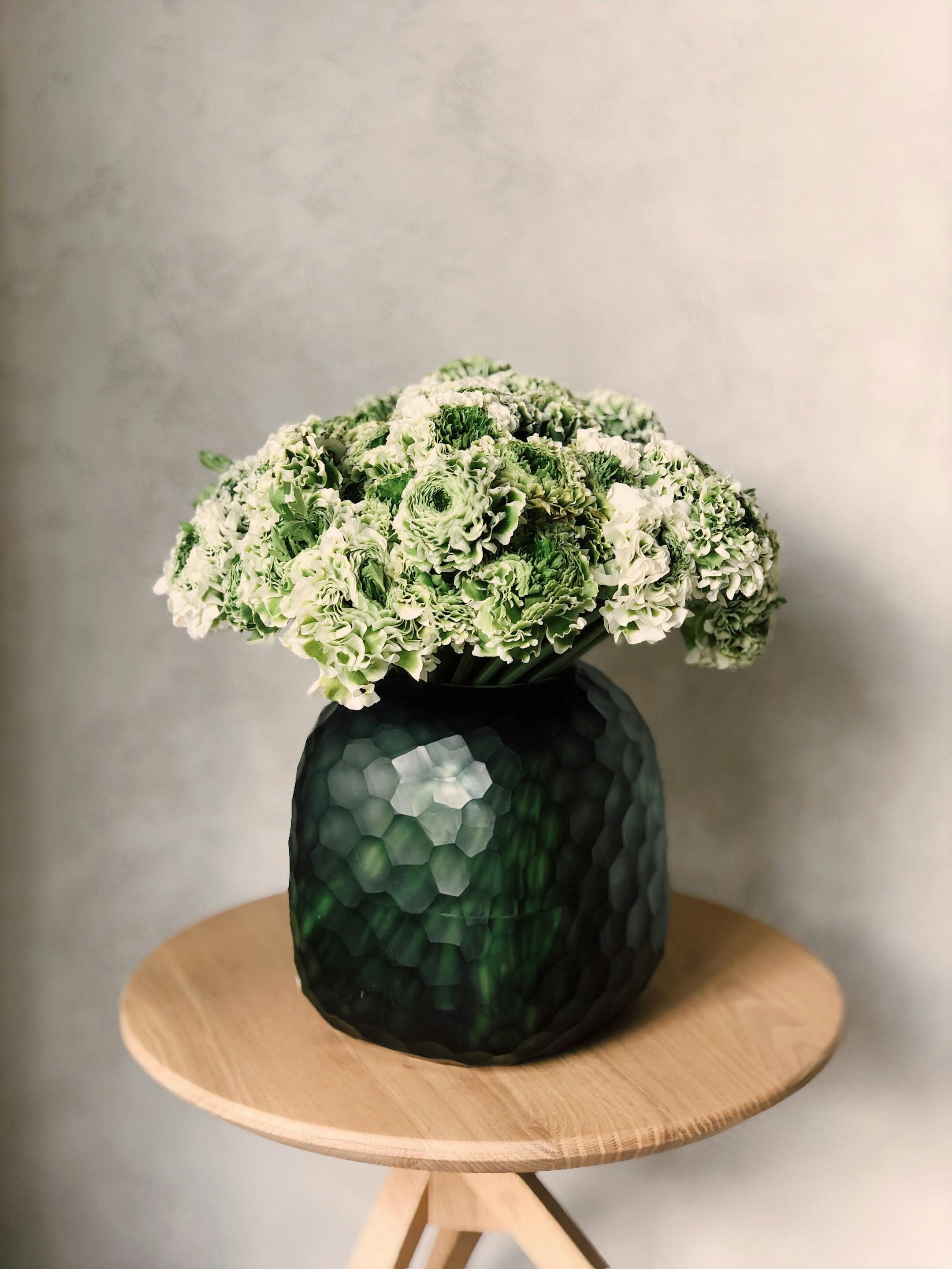 Green Flowers in Vase · Free Stock Photo