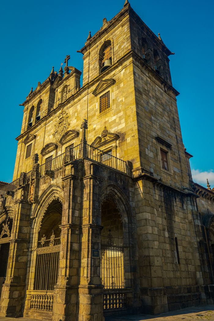 Fachada da Sé de Braga ao entardecer