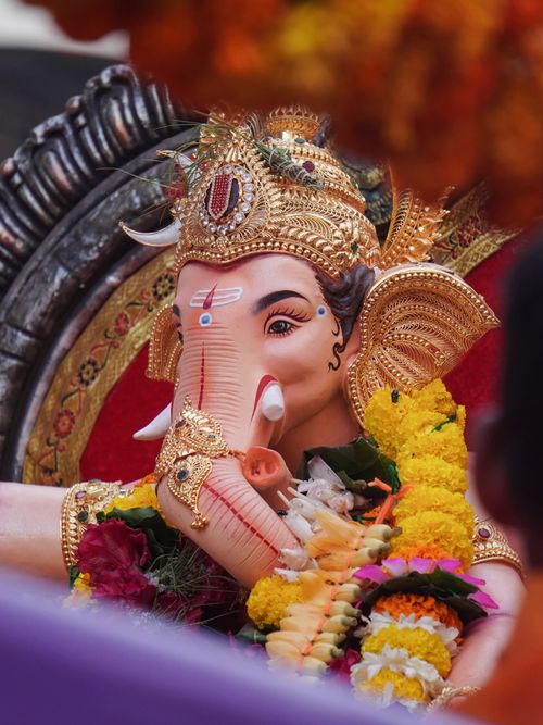 Free A colorful Ganesh idol adorned with flowers during a festival in Mumbai, India. Stock Photo