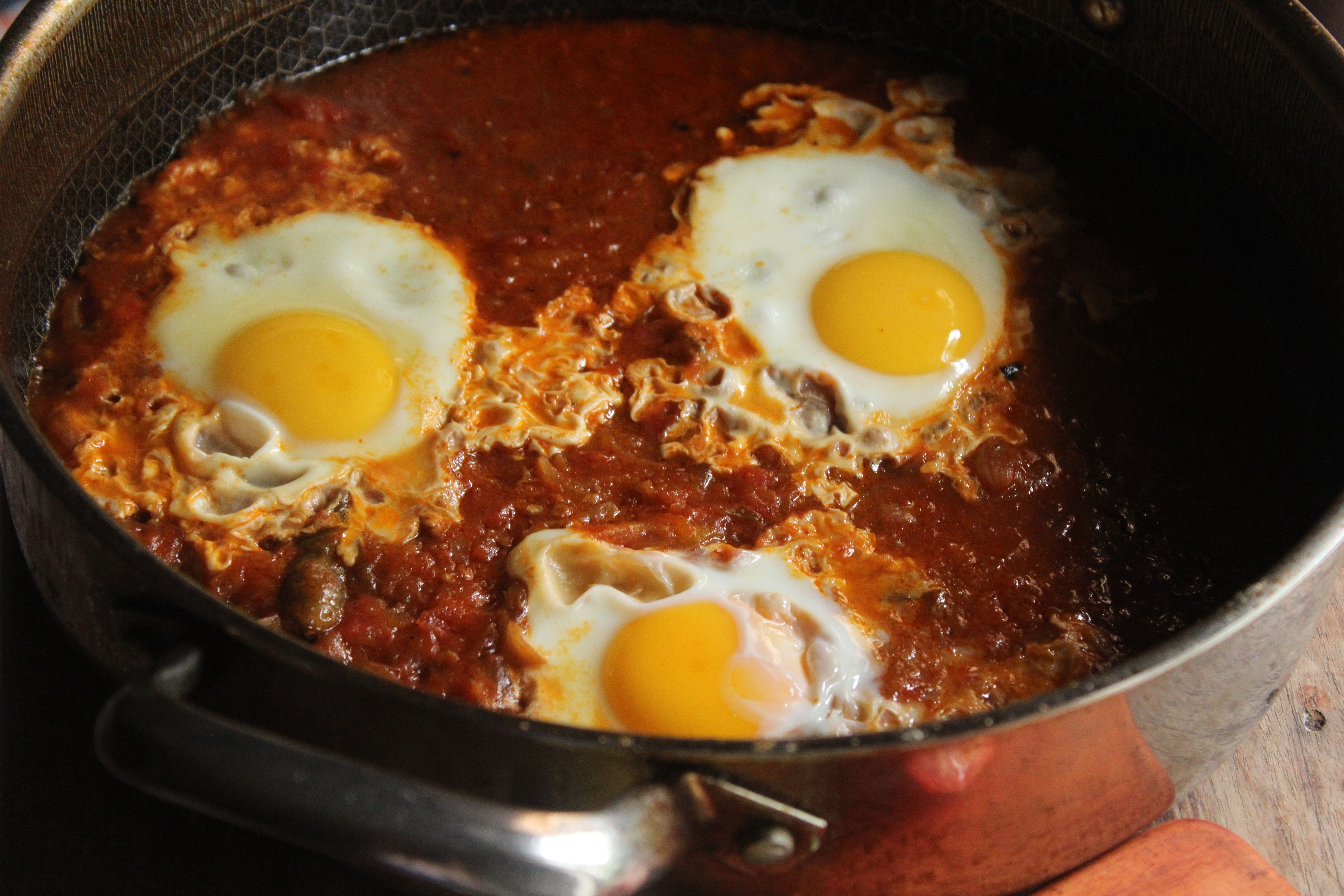 Tomato and Chickpea Shakshuka on a Budget