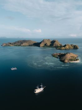 从空中俯瞰伊泰宁努沙登加拉的秀丽风光，欣赏其清澈湛蓝的海水和风景如画的岛屿。 - 相关推荐