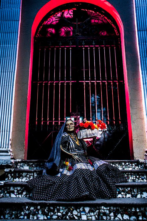Free A colorful depiction of a traditional Day of the Dead celebration with a skeleton figure in vibrant attire. Stock Photo