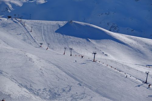 Free A beautiful snowy landscape of a ski resort in Isparta, perfect for winter sports enthusiasts. Stock Photo