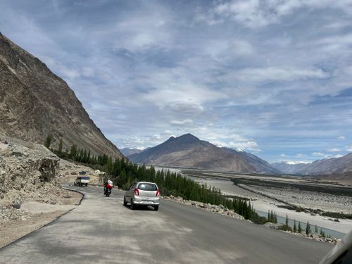 Free Majestic mountains and winding roads in Ladakh, India, showcasing breathtaking landscapes. Stock Photo