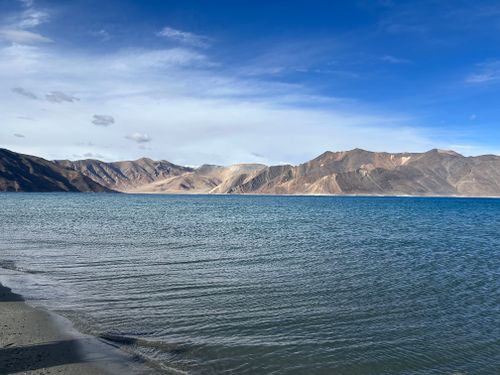 Free Scenic view of Pangong Lake with clear blue water and the majestic Himalayan mountains. Stock Photo