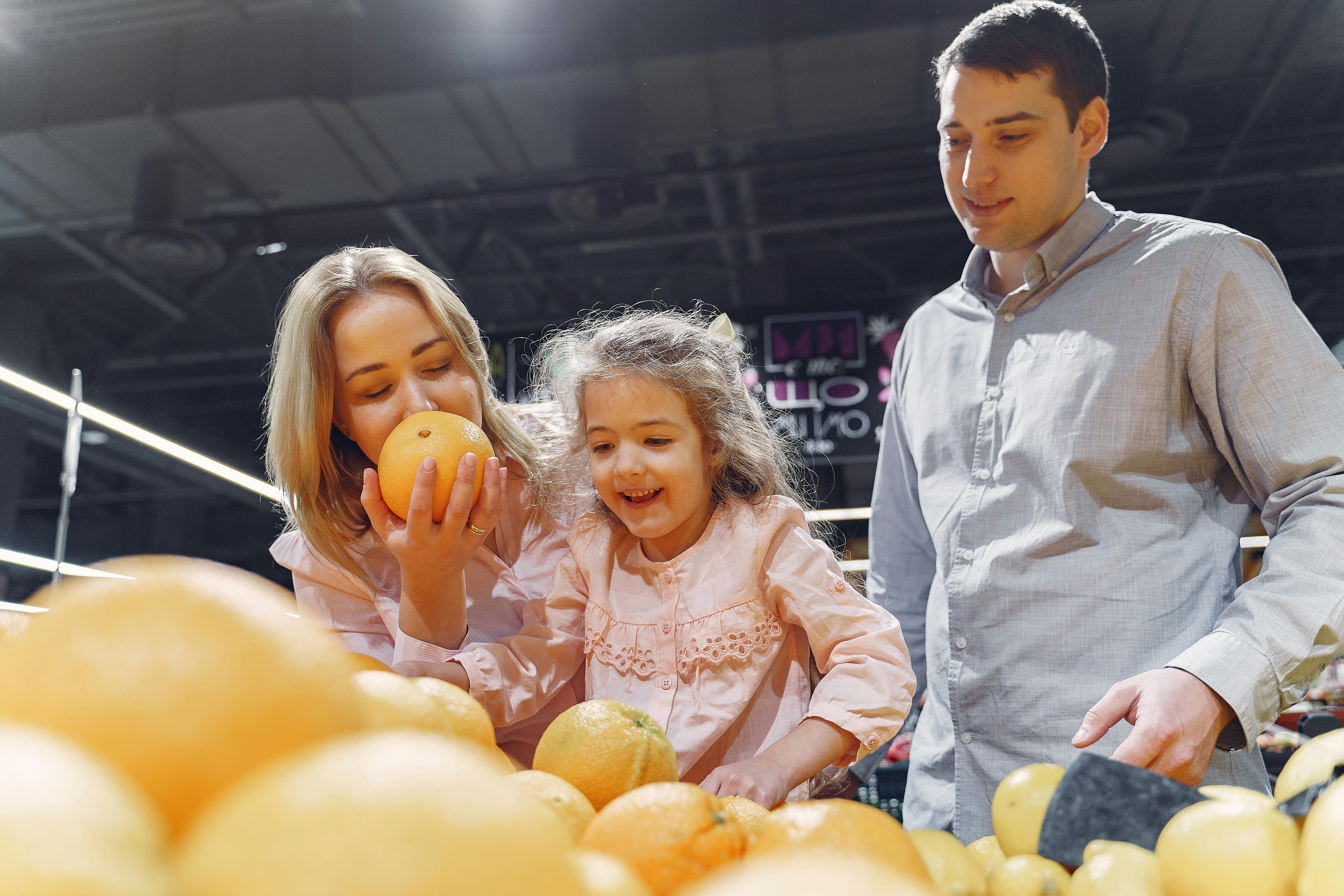 family buying fresh orange