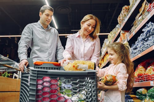 Familie, Die Lebensmittel Einkauft