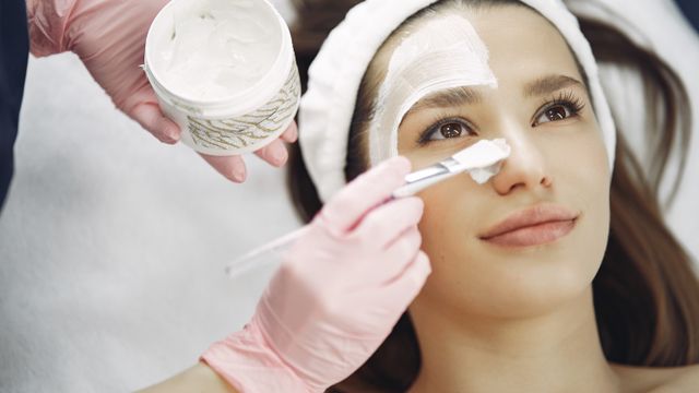 A Segurança do Peeling Elétrico em Bauru: Riscos e Cuidados Essenciais - Augusta Perfection