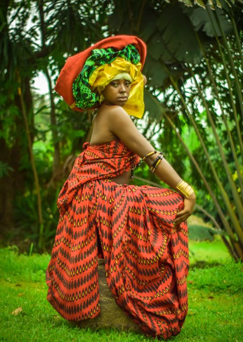 Free Vibrant portrait of woman in African attire in lush greenery. Stock Photo