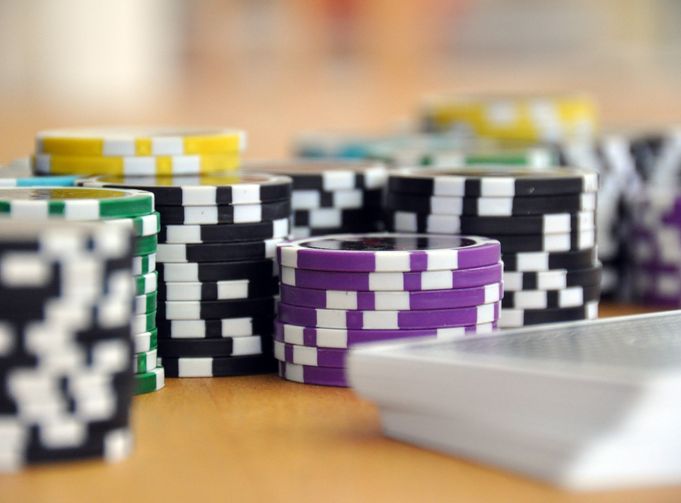 Online Casino: Spielautomaten und Live-Spiele im Überblick
