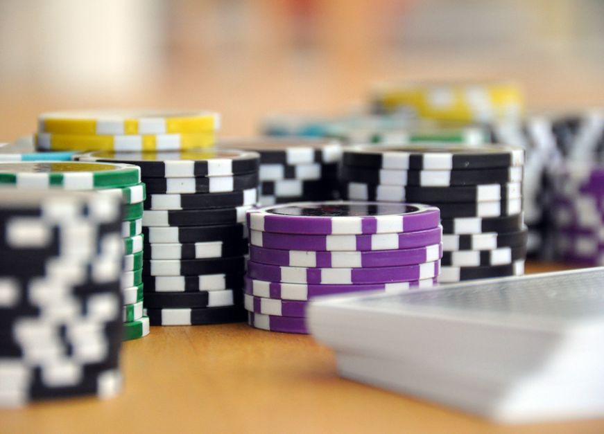Online Casino: Spielautomaten und Live-Spiele im Überblick