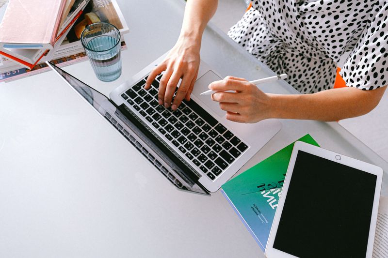 Freelance writer working from home earning money with niche writing and editing