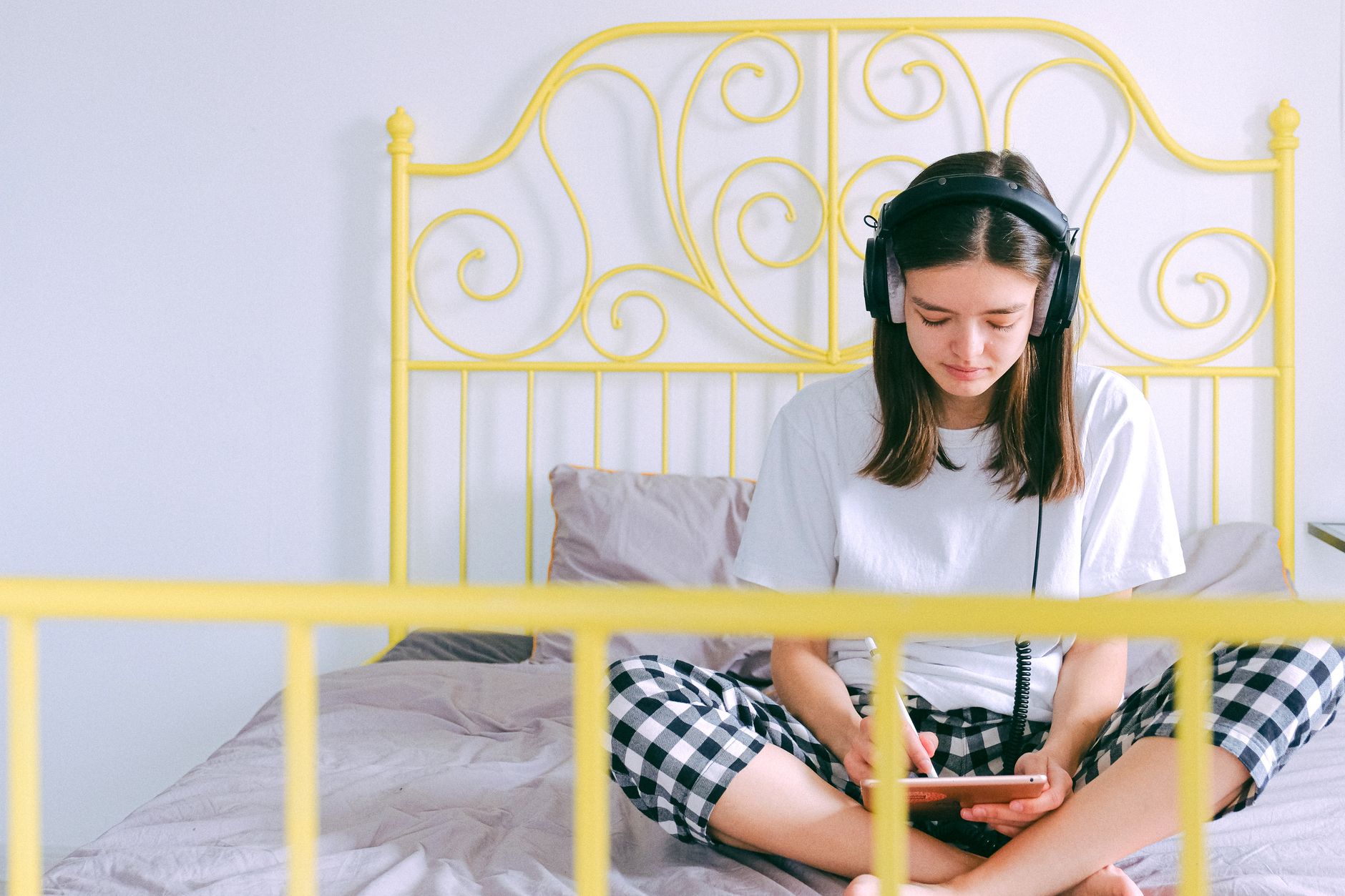 why lofi music helps adhd focus lofi adhd adhd study music — girl sitting on bed with headphones peaceful morning light journaling